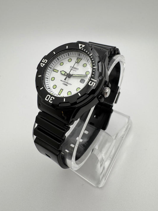 Casio MRW-200H Quartz Diver Watch – 33mm White Dial, 100M Water Resistant Unisex