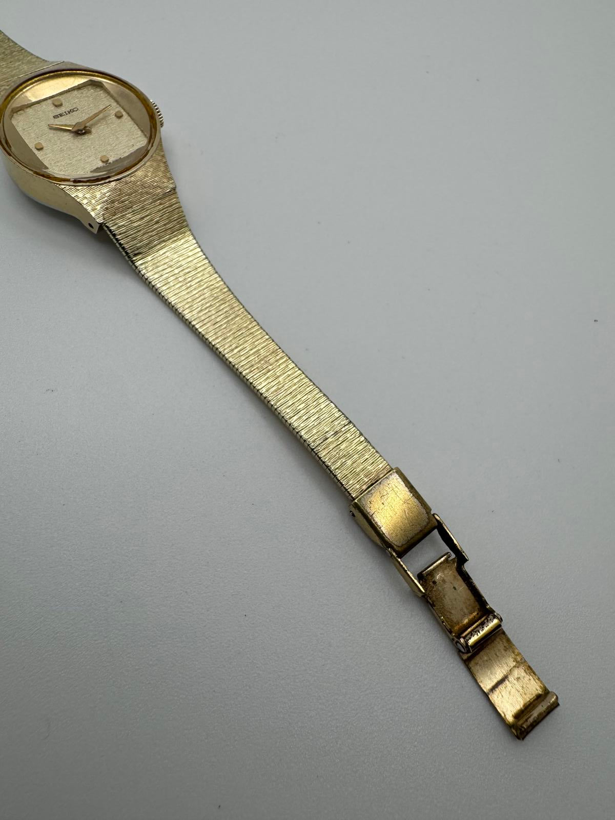Vintage Seiko Mechanical Watch – 23mm Gold Tone, Textured Dial, Manual Wind