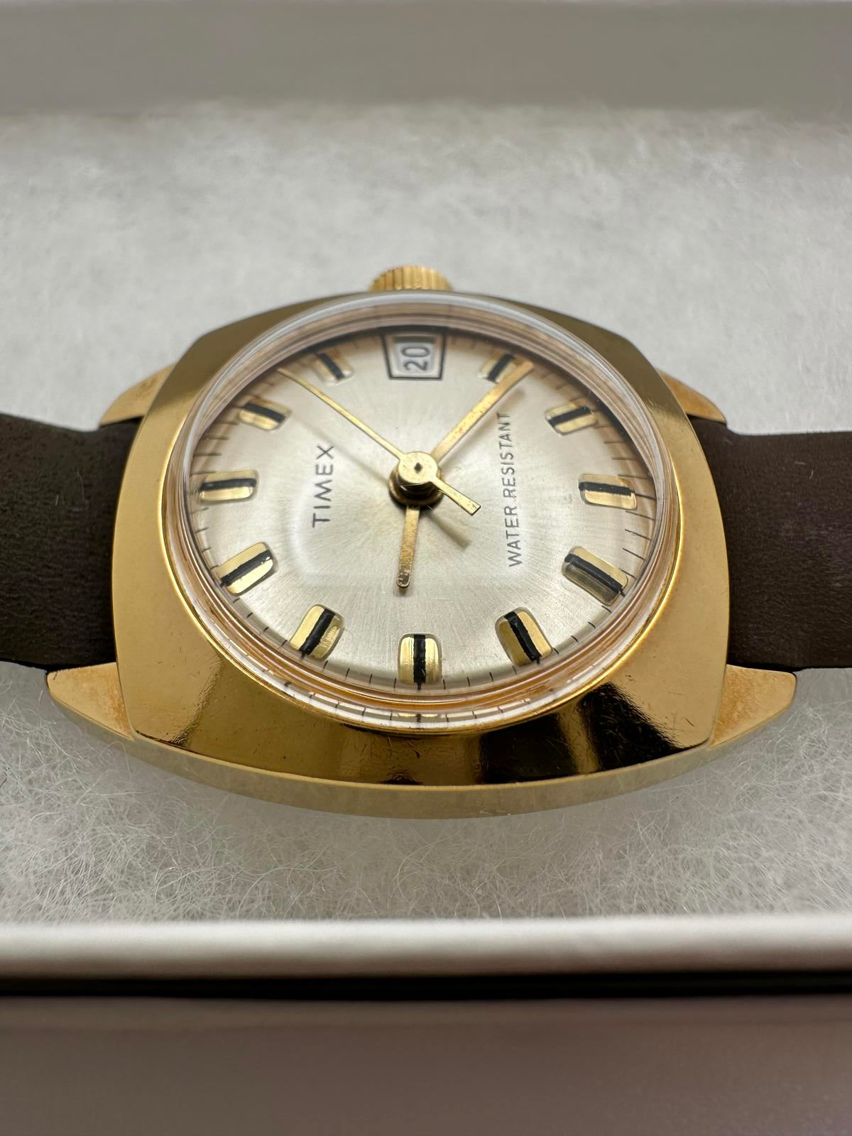 70's Vintage Timex Gold-Tone Watch – 24.5mm Case | Date Window | Water Resistant