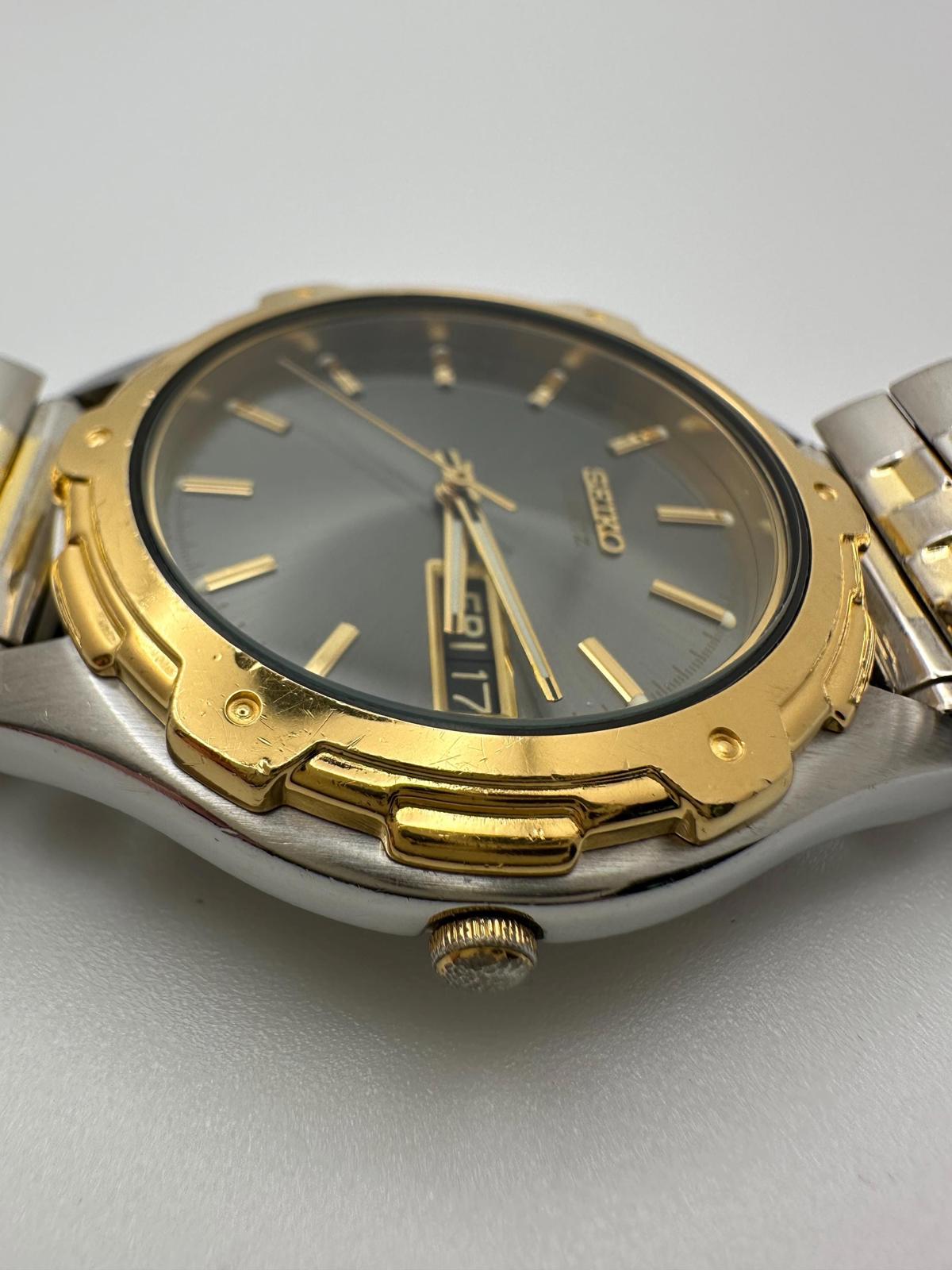 Vintage 90s Seiko Quartz Watch Two-Tone 39mm Stretch Band Grey Sunburst Day-Date