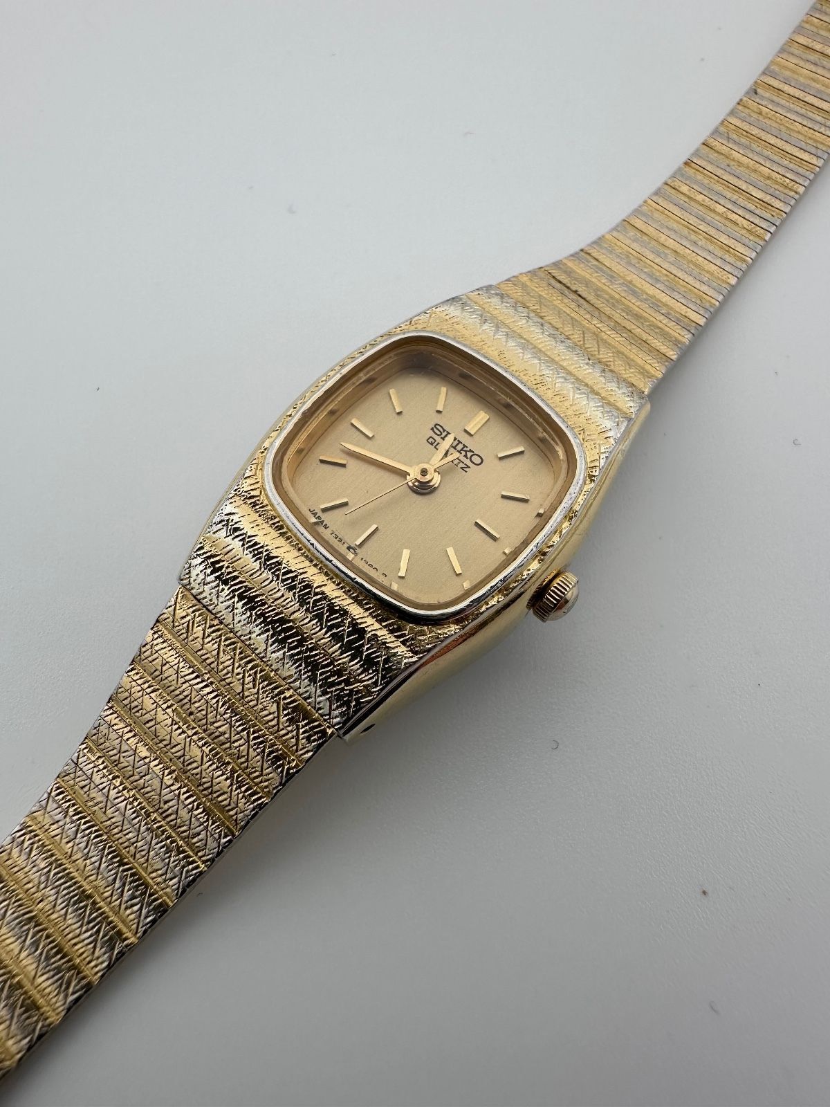 Vintage 1980s Seiko Women's Quartz Watch 17.5mm Gold Tone 7321-5759, alternate view 2